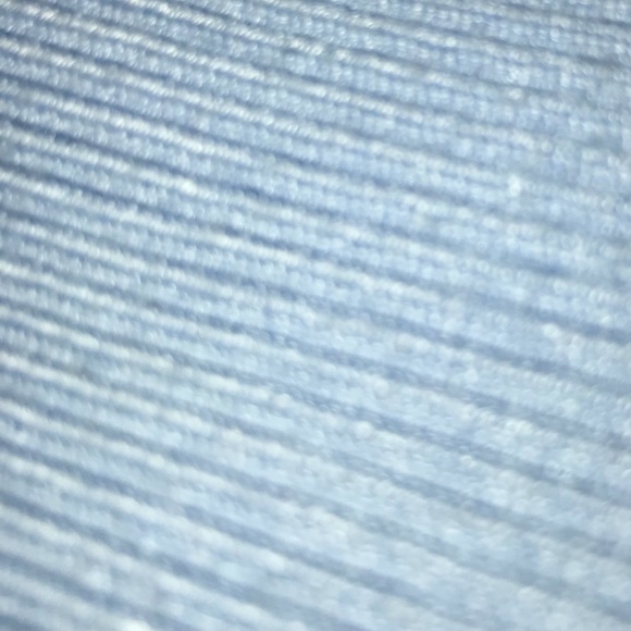 Long Sleeve Crop Top - Picture 3 of 4